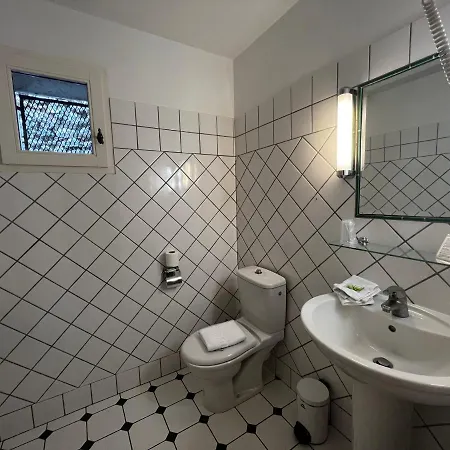 Le Vieux Chateau Hotel 2*