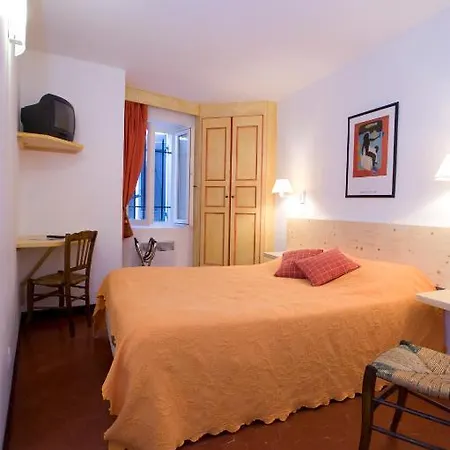 Le Vieux Chateau 2*
