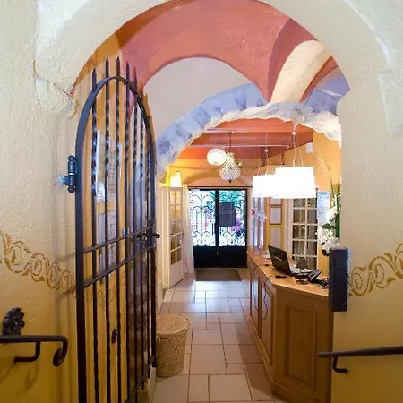 Hotel Le Vieux Chateau 2*